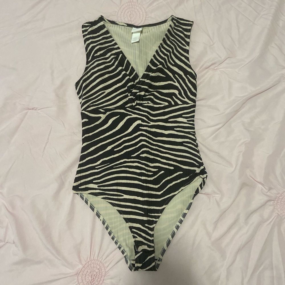 Zebra bodysuit very stretchy material🪩